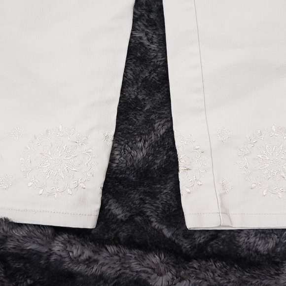 Gloria Vanderbilt Straight Cut Cropped Jeans-8P - Picture 5 of 8